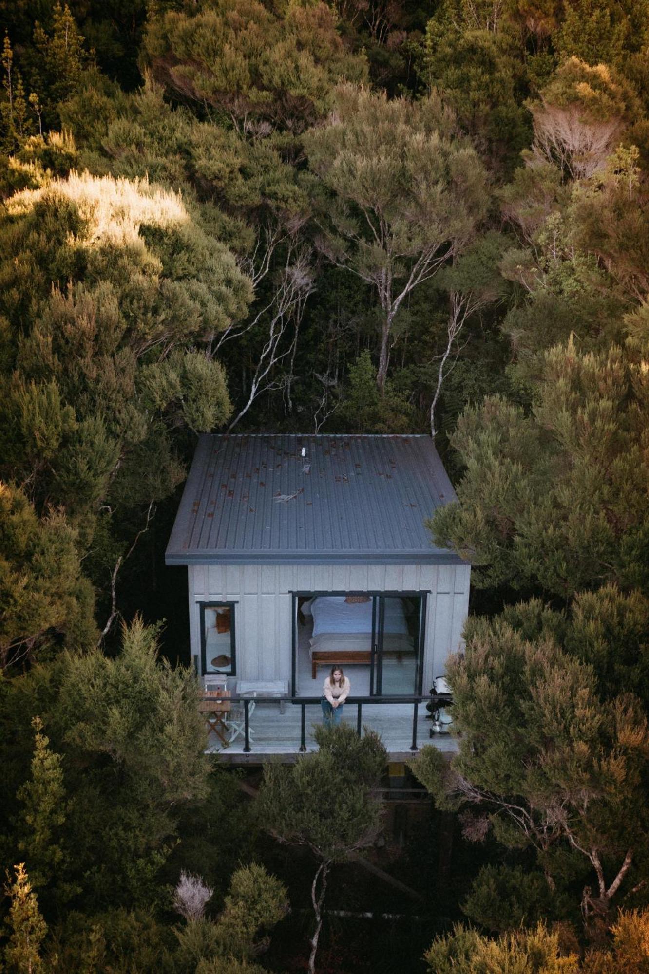 Treehouse Hideaway At Rekindle Tree Houses Opua ภายนอก รูปภาพ